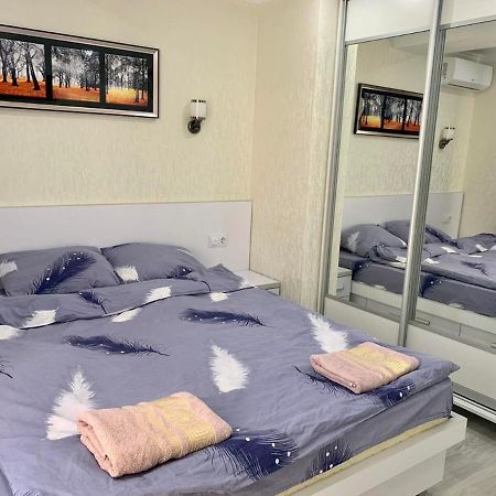 Apartament On Lev Tolstoi 43B! Apartman Kisinyov Kültér fotó