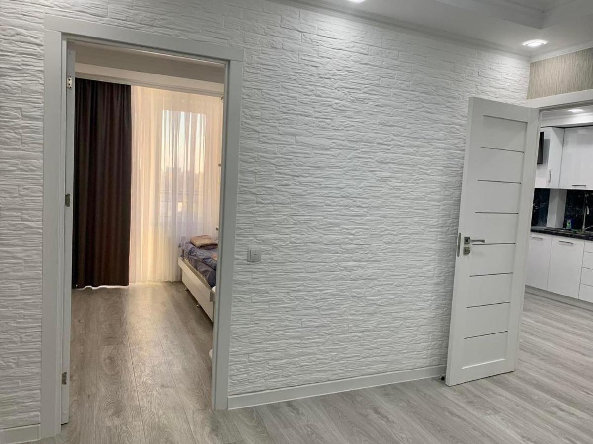 Apartament On Lev Tolstoi 43B! Apartman Kisinyov Kültér fotó